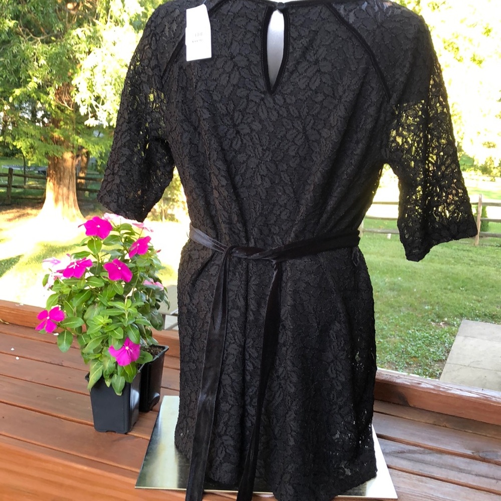 Motherhood Maternity Black lace top. L velvet belt - Picture 2 of 12